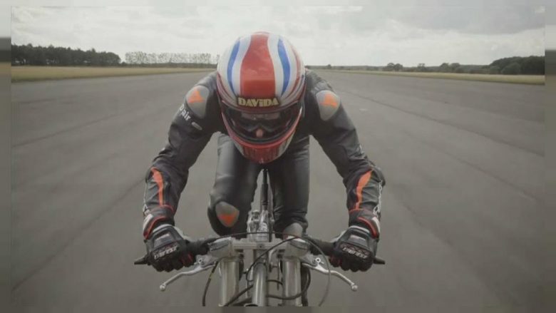 Britaniku vendos rekord botëror, lëviz me 280.6 km/orë mbi një biçikletë