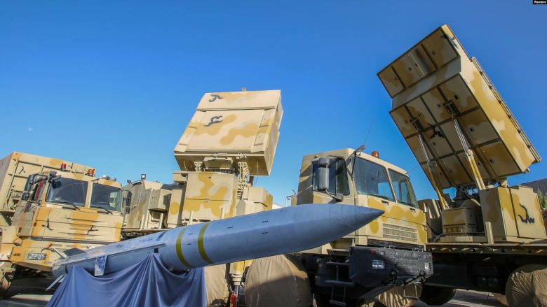 Irani demonstron një sistem raketash të lëvizshme tokë-ajër