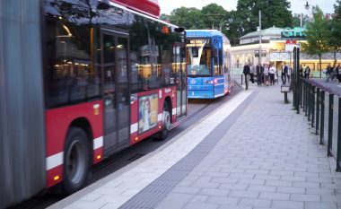 ​As vetura dhe as sekretare, ministrat e deputetët suedezë përdorin transportin publik