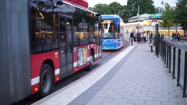 ​As vetura dhe as sekretare, ministrat e deputetët suedezë përdorin transportin publik
