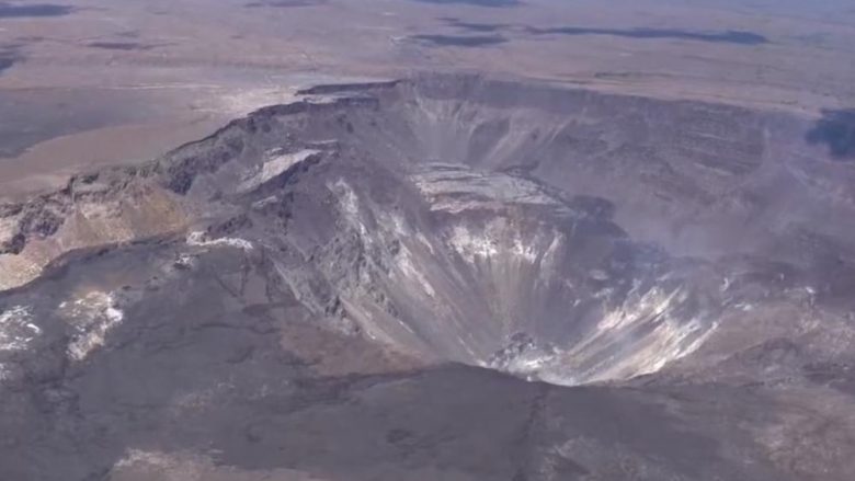 Zbulohet liqeni në fund të kraterit vullkanik, aty më nuk ka llavë – temperatura e ujit është 70 gradë celsius