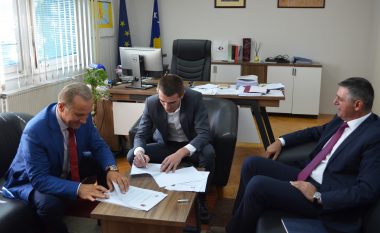 AKP dhe Komuna e Prishtinës nënshkruan marrëveshje për pagesën e shpronësimit të NSh Gërmia dhe NSh Slloga
