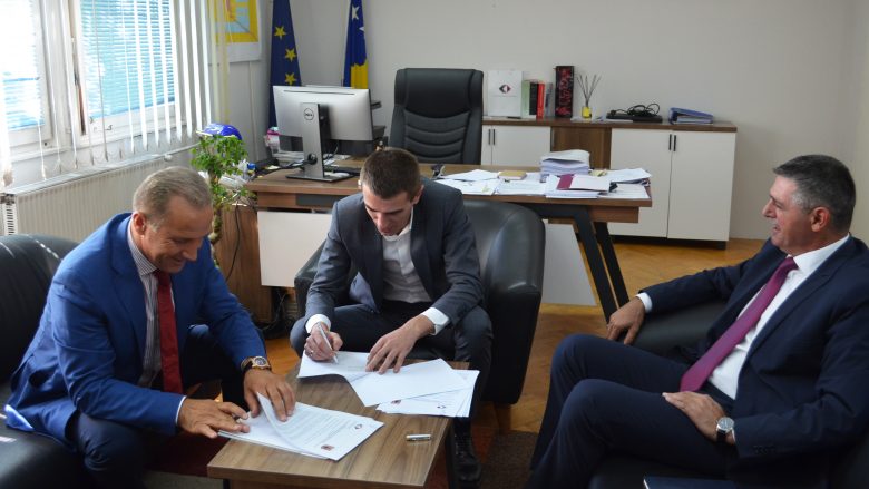 AKP dhe Komuna e Prishtinës nënshkruan marrëveshje për pagesën e shpronësimit të NSh Gërmia dhe NSh Slloga