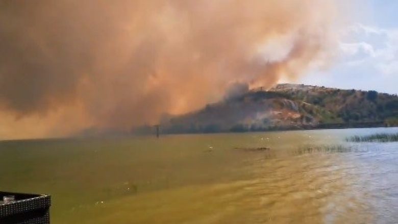 Zjarri në Veles vazhdon të jetë aktiv, po zgjerohet në dy drejtime