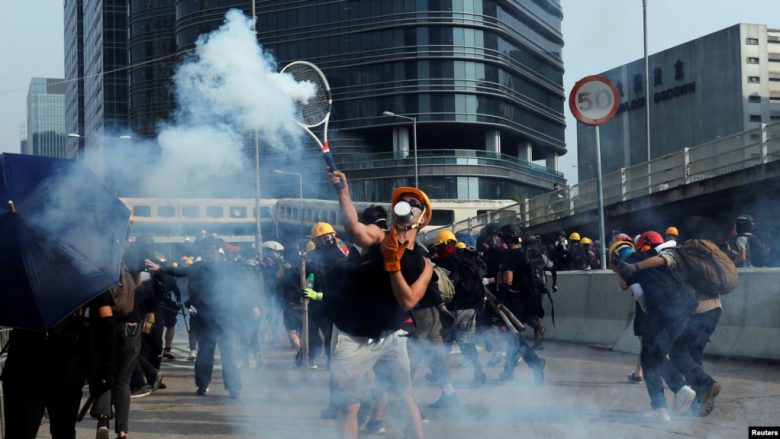 Marshi në Hong Kong përfshihet sërish nga dhuna