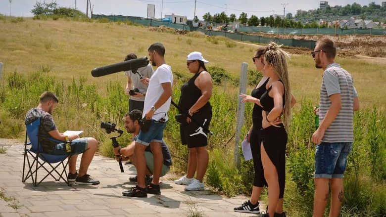 Panik në Ksamil, aktori shqiptar goditet me tytën e pistoletës: Roza Lati tregon se si u qëllua në nofull artisti