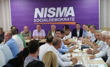 Nisma Socialdemokrate dorëzon nënshkrimet për mbajtjen e seancës për shpërndarjen e Kuvendit