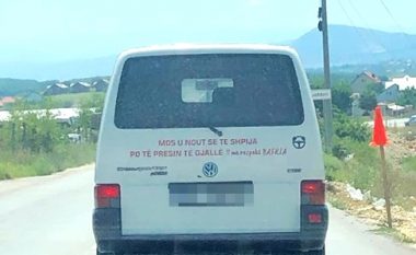 Mesazhi i shoferit nga Kosova bëhet hit në internet, u bën thirrje qytetarëve të jenë më të kujdesshëm në trafik