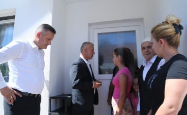 Skenderaj, 12 familje bëhen me shtëpi të reja