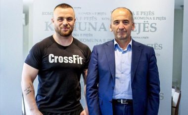 Gazmend Muhaxheri mirëpret në takim trajnerin e ‘CrossFit’-it, Egzon Shkolollin