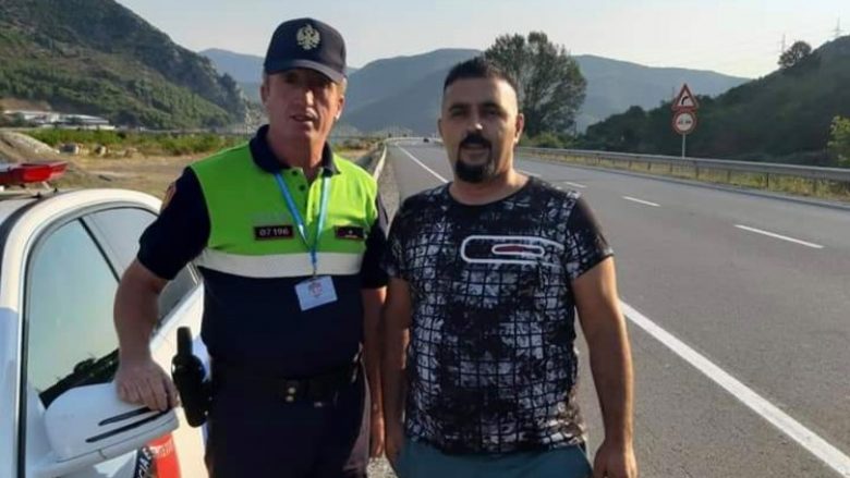 Gjilanasit që iu prish goma në ‘Rrugën e Kombit’: Vozitësit nga Kosova e injoruan, polici shqiptar i pagoi edhe shpenzimet e gomisterit