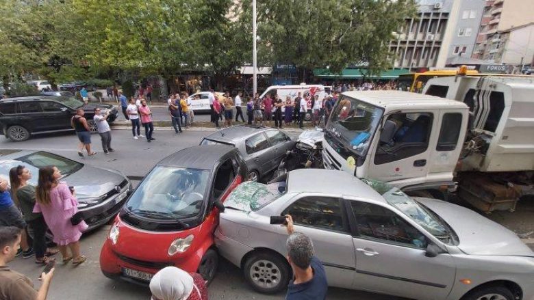 Ahmeti reagon pas aksidentit në Prishtinë, ku u përfshinë një kamion dhe nëntë vetura