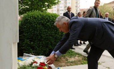 Thaçi: As ne e as ndërkombëtarët nuk mund të lejojmë që gjenocidi serb në Kosovë të harrohet