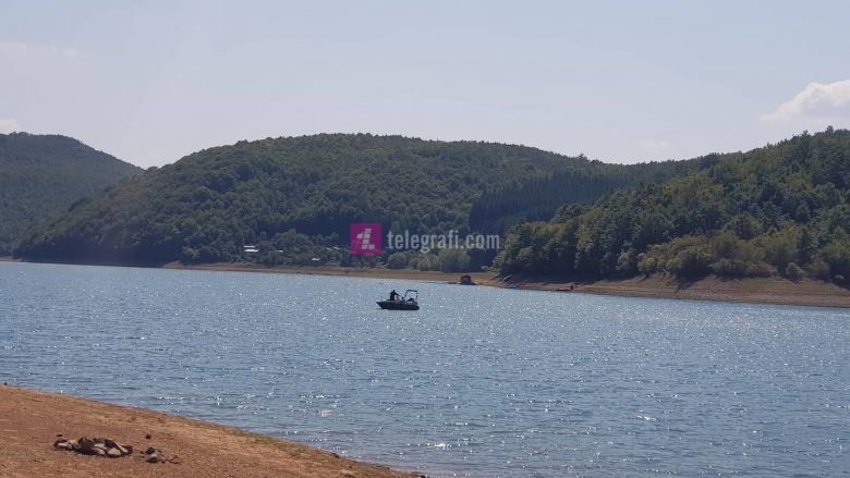 Edhe pas katër ditësh kërkimi, ende asnjë gjurmë të personit i cili u fundos të dielën në Liqenin e Batllavës