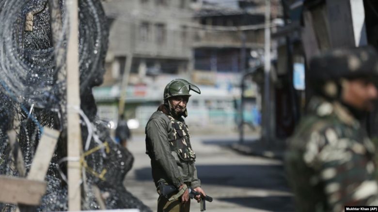 Kryeministri i Pakistanit: Në Kashmir mund të përsëritet Srebrenica