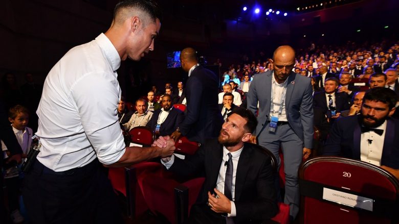 Bashkëbisedimi i ngrohtë mes dy ikonave të futbollit botëror, Ronaldo: Nuk kemi ngrënë darkë së bashku, por e shtyjmë njëri tjetrin përpara