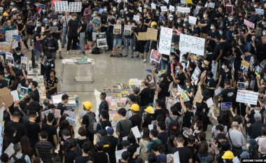 Greva bllokon trafikun në Hong Kong