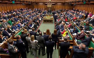 Mbretëresha britanike pezullon Parlamentin