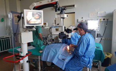 Në QKUK kryhet operacioni i parë i perdes së lindur në sy tek fëmijët