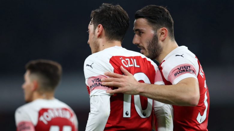 Emery: Ozil dhe Kolasinac të gatshëm të luajnë për Arsenalin
