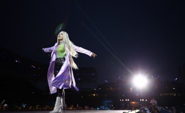 Ava Max me performancë mahnitëse në spektaklin e “Jimmy Kimmel”