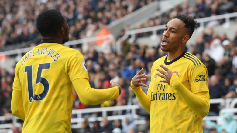 Pierre-Emerick Aubameyang dhe Ainsley Maitland-Niles  (Foto: Stu Forster/Getty Images/Guliver)
