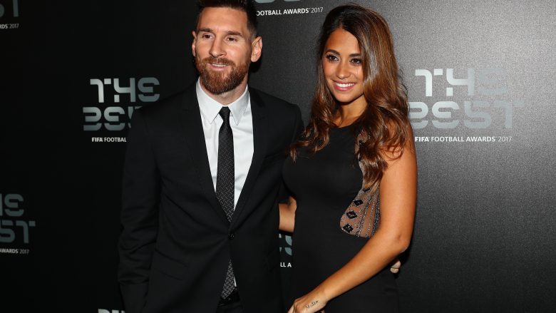 Nuk e priste askush nga Messi, futbollisti xhirohet duke “i futur duart” bashkëshortes në diskotekë