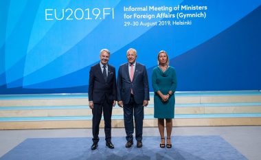 Pavarësisht kundërshtimeve nga Serbia, BE-ja e trajton Kosovën të barabartë me shtetet tjera në takimin në Helsinki