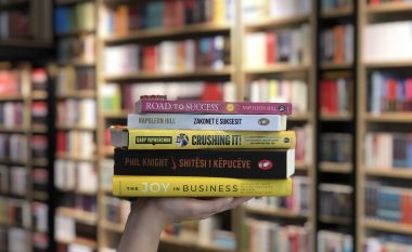 Pesë librat rreth suksesit në biznes që secili lider duhet t’i lexojë