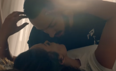 Capital T lanson këngën e re “Sytë e tu”, momente të nxehta në klip me Françeska Jaçen