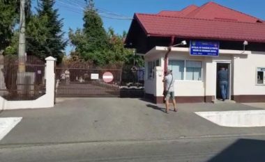 Pacienti vret katër persona dhe lëndon nëntë të tjerë në një spital psikiatrik në Rumani – gjithçka ndodhi në më pak se një minutë