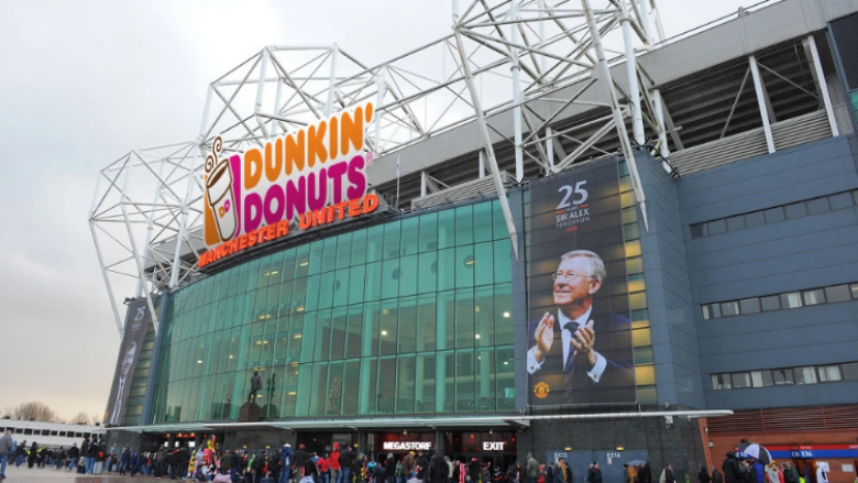 Gary Neville: United të shes emrin e stadiumit Old Trafford