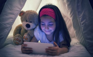 Përdorimi i pajisjeve elektronike mbi 2 orë në ditë i bën fëmijët impulsivë