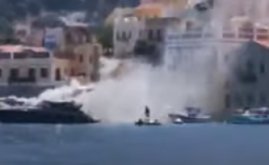 Zjarri përfshin jahtin në det në Greqi – zjarrfikësit nuk munden të bënin asgjë