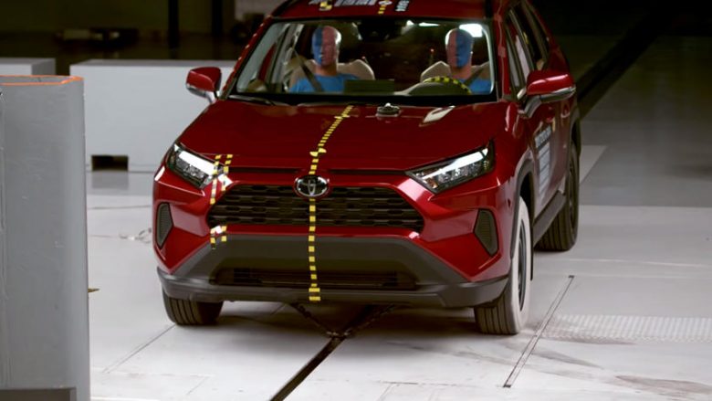 Toyota RAV4 është zyrtarisht vetura që ofron sigurinë më të lartë