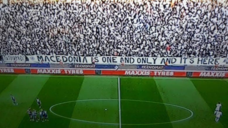 Banderolë në ndeshjen PAOK-Ajax: Maqedonia është një dhe e vetme dhe është këtu