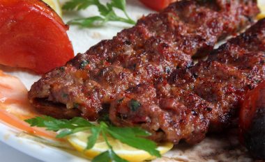 Adana qebap: Recetë origjinale për ushqimin më të popullarizuar turk!