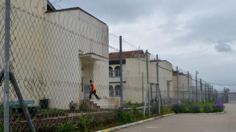 Dy të burgosur i vënë flakën dhomave në Qendrën Korrektuese në Lipjan