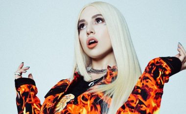 Ava Max thotë se babai i saj ka ndikuar në arritjet e këngëtares