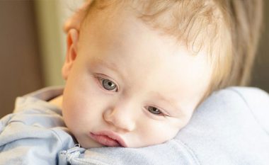 Si ndryshojnë shenjat e autizmit tek bebet 0-12 muajshe, 1 deri në 2 vjeç dhe mbi 3 vjeç