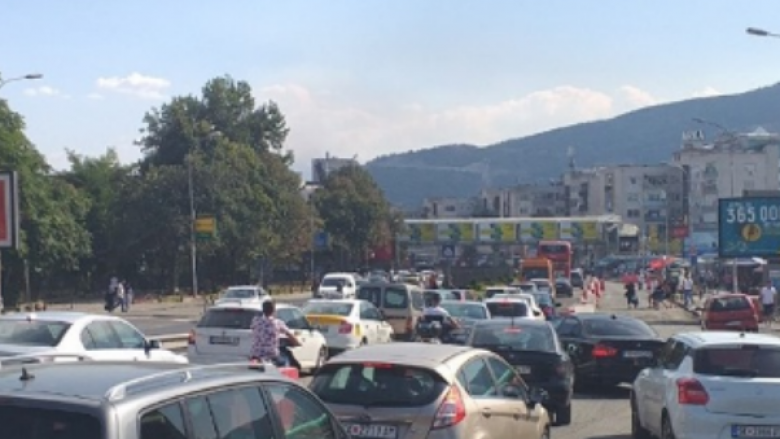 Bllokohet tërësisht qarkullimi nga Bit Pazari në drejtim të QT Mavrovasja