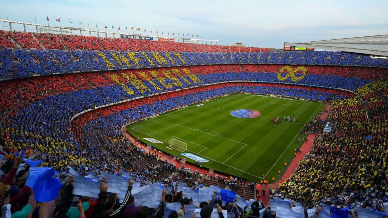 Gjendja aktuale e Camp Nou, pa bar dhe një pjesë e ulëseve të larguara