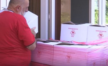 Elkos Group për Bajram dhuron 300 pako me ndihma ushqimore në Pejë