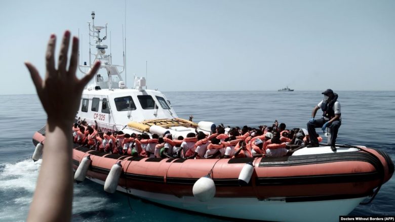Autoritetet italiane shpëtojnë 57 migrantë