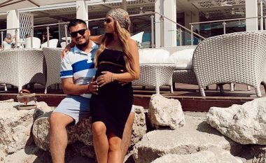 Ermal Fejzullahu shijon pushimet me familjen në Greqi