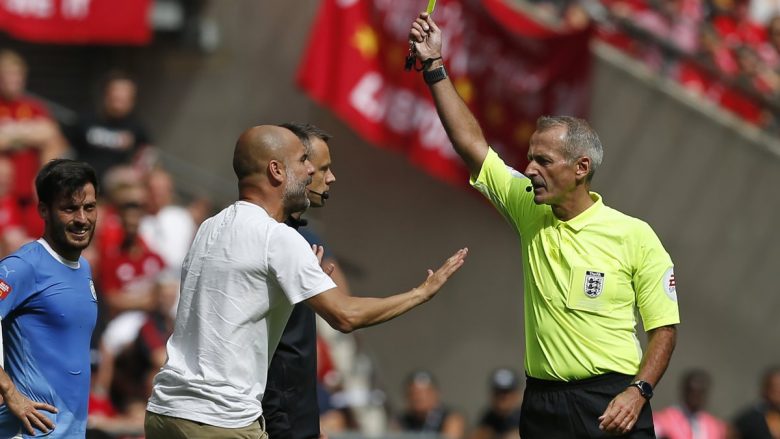 Zbatohen rregullat e reja në Superkupën e Anglisë, Guardiola bëhet trajneri i parë që ndëshkohet me kartonë të verdhë
