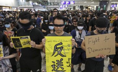 Java e 10 e protestave, anulohen fluturimet në aeroportin e Hong Kongut