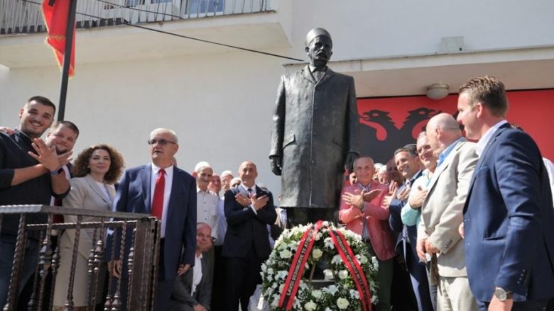 Ilir Meta vizitoi “Teqen e Madhe” në Rahovec, ku forcat serbe vranë Shejh Myhedin Shehun