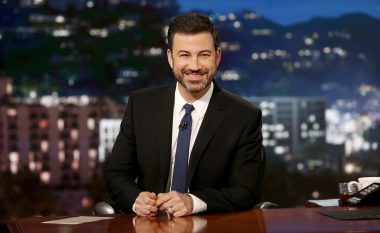 Prezantuesi Jimmy Kimmel është gjobitur me 395,000 dollarë për imitimin e një alarmi presidencial live në emision