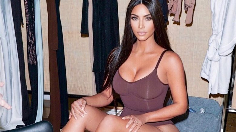 Kim Kardashian mezi e realizon fotografinë e parë me katër fëmijët
